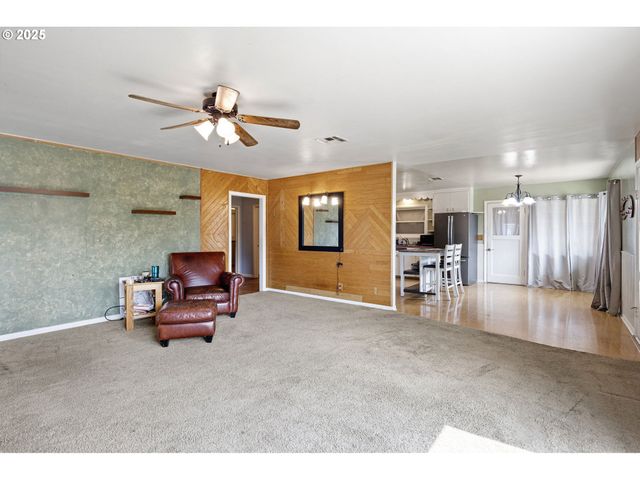 500 E B Ave, Drain, OR 97435