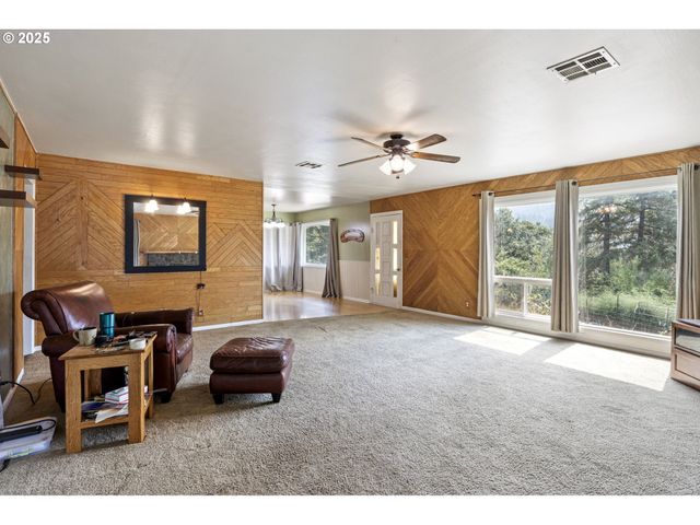 500 E B Ave, Drain, OR 97435