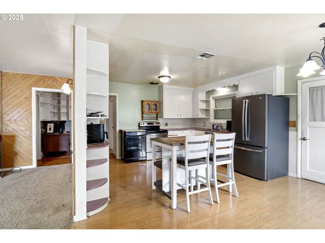 500 E B Ave, Drain, OR 97435