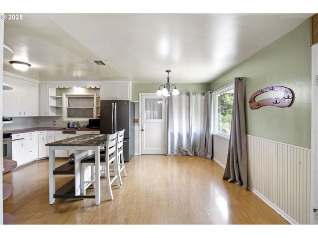 500 E B Ave, Drain, OR 97435