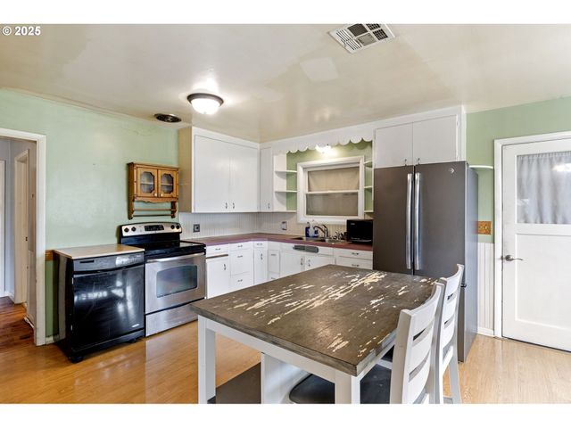 500 E B Ave, Drain, OR 97435