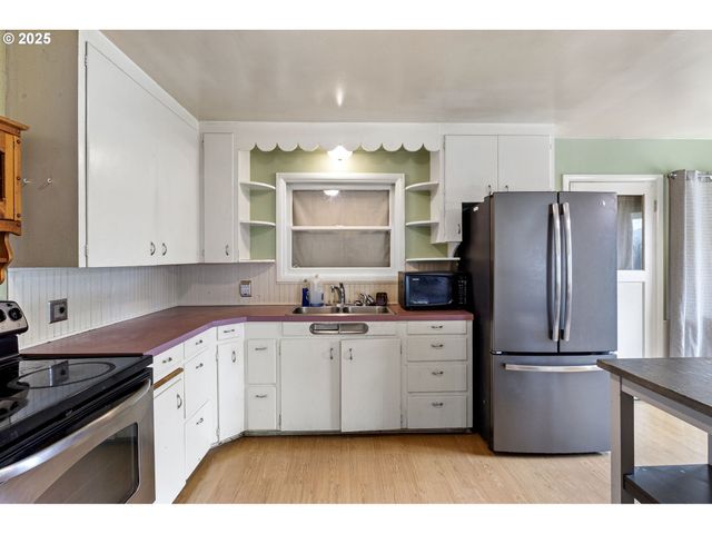 500 E B Ave, Drain, OR 97435