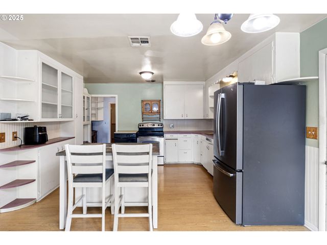 500 E B Ave, Drain, OR 97435