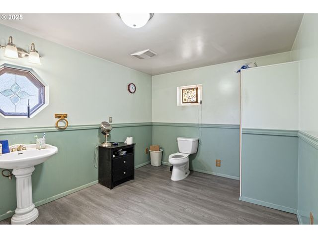 500 E B Ave, Drain, OR 97435