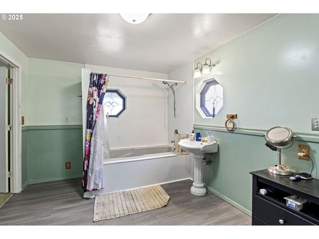 500 E B Ave, Drain, OR 97435