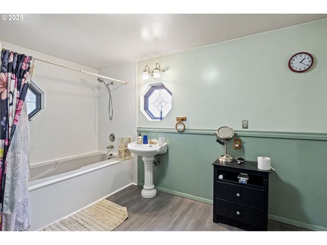 500 E B Ave, Drain, OR 97435