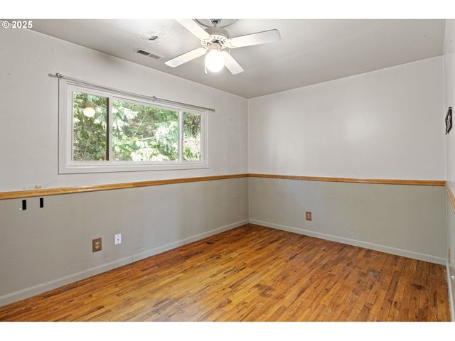 500 E B Ave, Drain, OR 97435