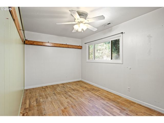 500 E B Ave, Drain, OR 97435