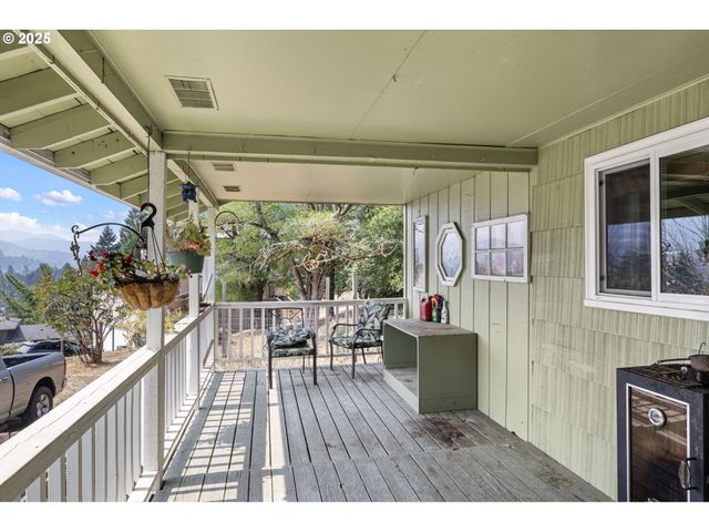 500 E B Ave, Drain, OR 97435