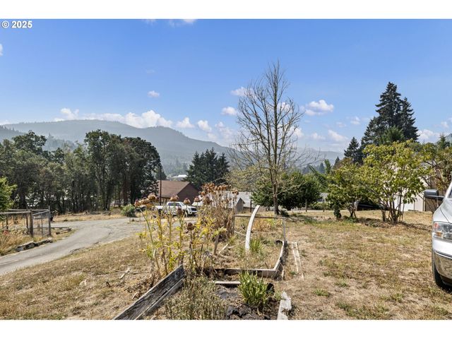 500 E B Ave, Drain, OR 97435