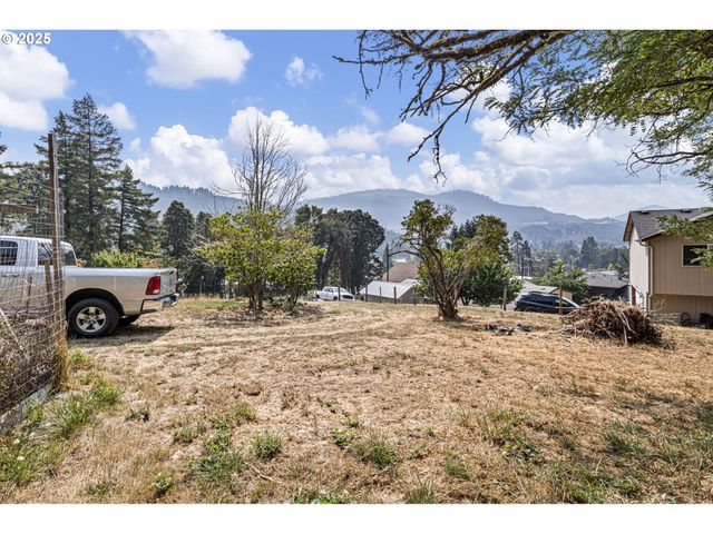 500 E B Ave, Drain, OR 97435