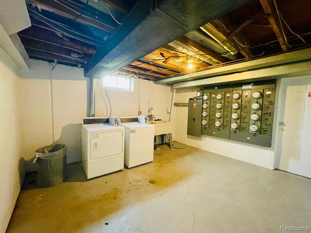 31801 Kelly Road 24, Fraser, MI 48026