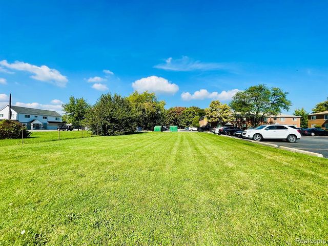 31801 Kelly Road 24, Fraser, MI 48026