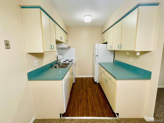 31801 Kelly Road 24, Fraser, MI 48026