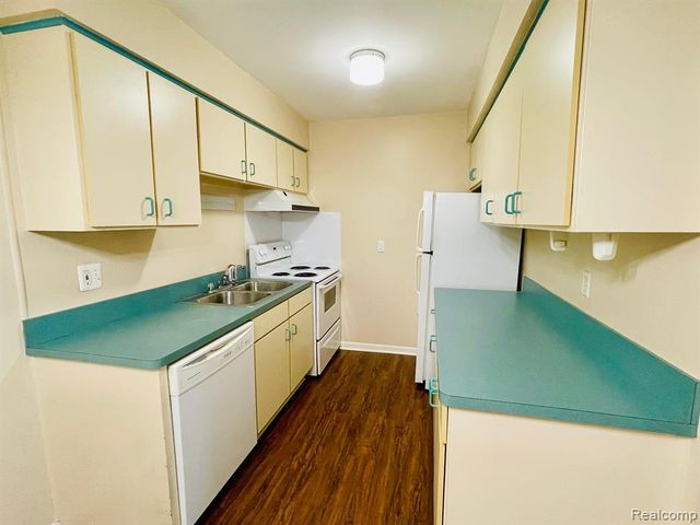 31801 Kelly Road 24, Fraser, MI 48026