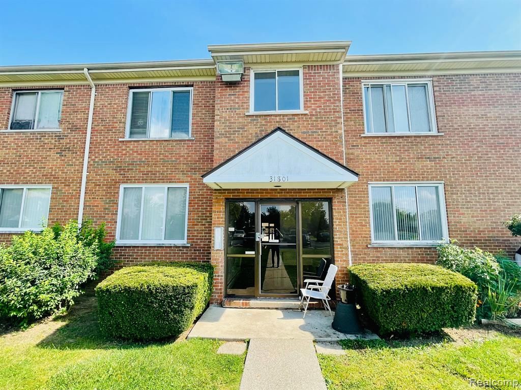 31801 Kelly Road 24, Fraser, MI 48026