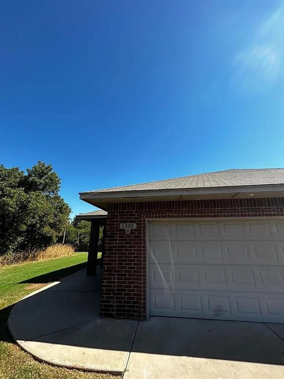 1300 Garden Gate Drive A, Yukon, OK 73099