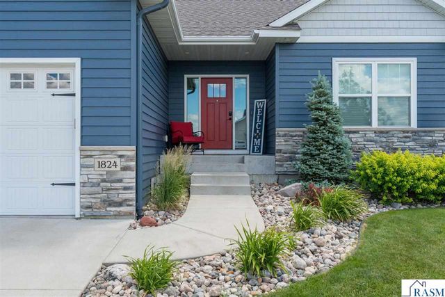 1824 Raymond Drive, North Mankato, MN 56003