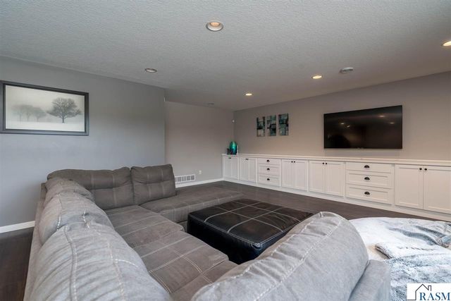 1824 Raymond Drive, North Mankato, MN 56003