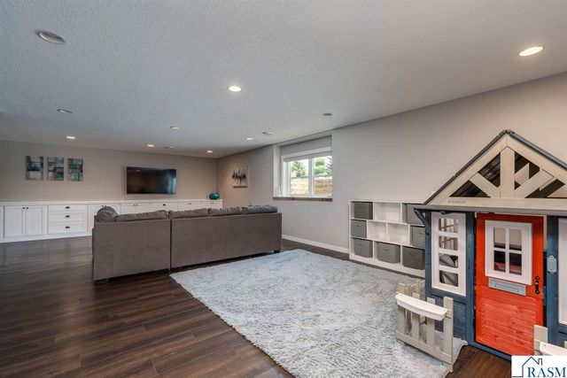 1824 Raymond Drive, North Mankato, MN 56003