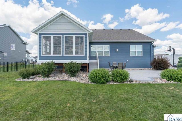 1824 Raymond Drive, North Mankato, MN 56003