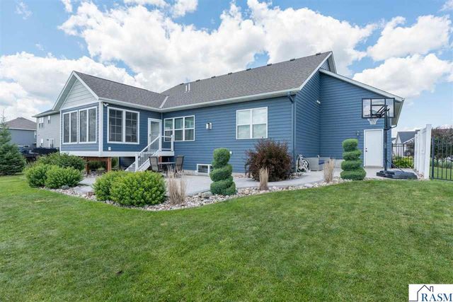 1824 Raymond Drive, North Mankato, MN 56003
