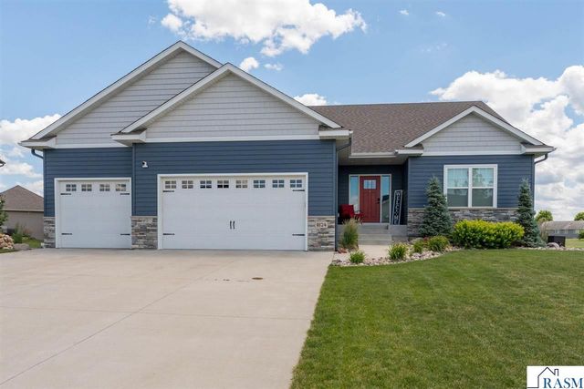 1824 Raymond Drive, North Mankato, MN 56003