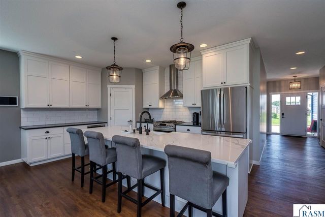 1824 Raymond Drive, North Mankato, MN 56003