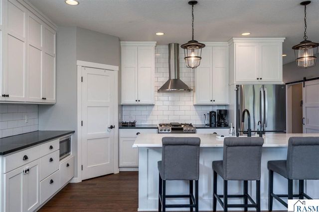 1824 Raymond Drive, North Mankato, MN 56003
