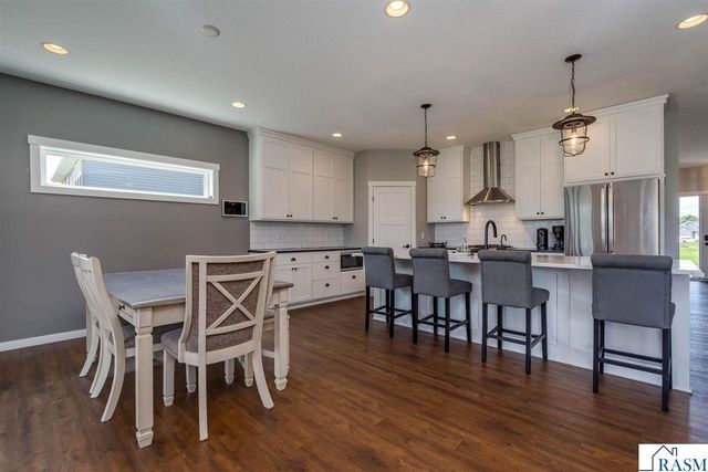 1824 Raymond Drive, North Mankato, MN 56003