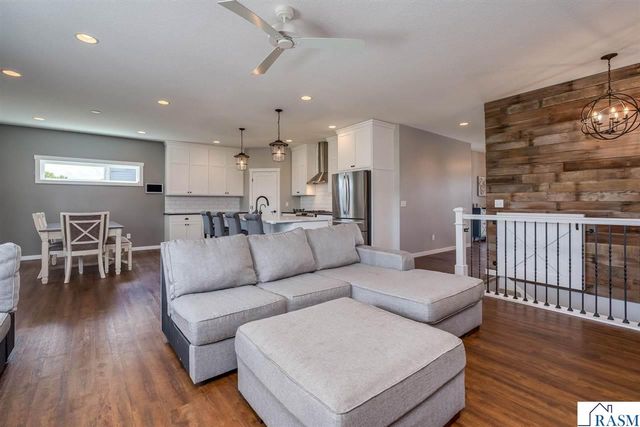 1824 Raymond Drive, North Mankato, MN 56003