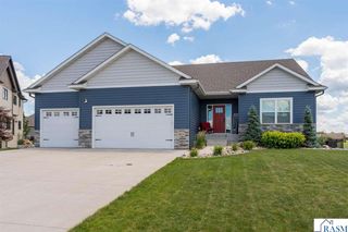 1824 Raymond Drive, North Mankato, MN 56003