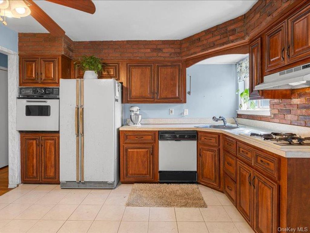 270 Browns Road, Nesconset, NY 11767 — photo 2
