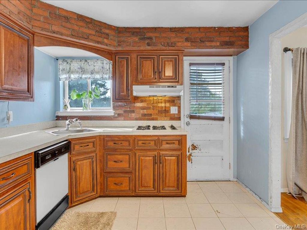 270 Browns Road, Nesconset, NY 11767 — photo 3