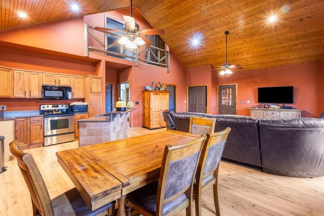 22011 Coyote Ridge Road, Cassville, MO 65625