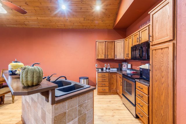 22011 Coyote Ridge Road, Cassville, MO 65625