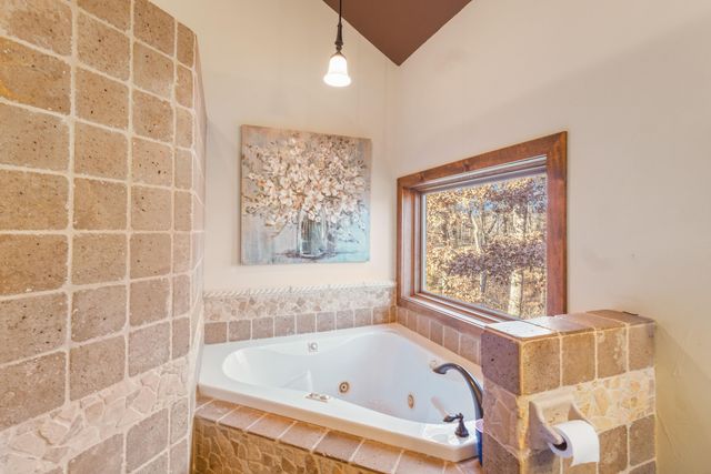 22011 Coyote Ridge Road, Cassville, MO 65625