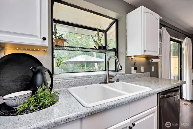 4060 SE Saxon Court, Port Orchard, WA 98366