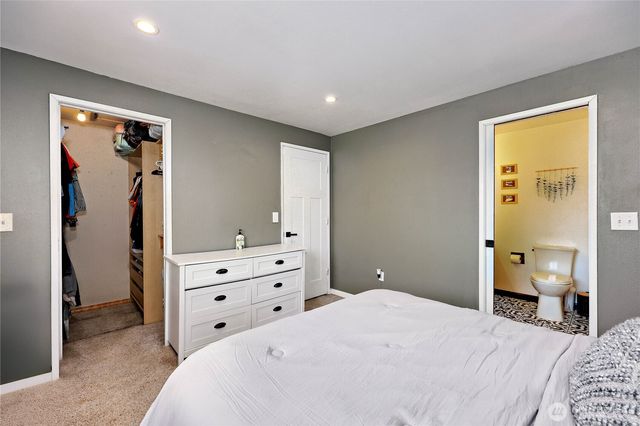 4060 SE Saxon Court, Port Orchard, WA 98366