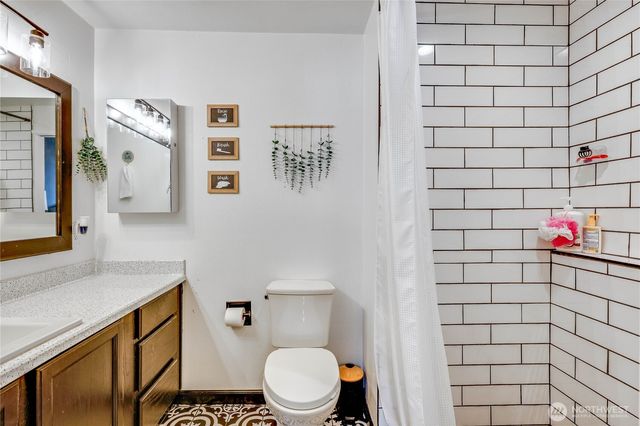 4060 SE Saxon Court, Port Orchard, WA 98366