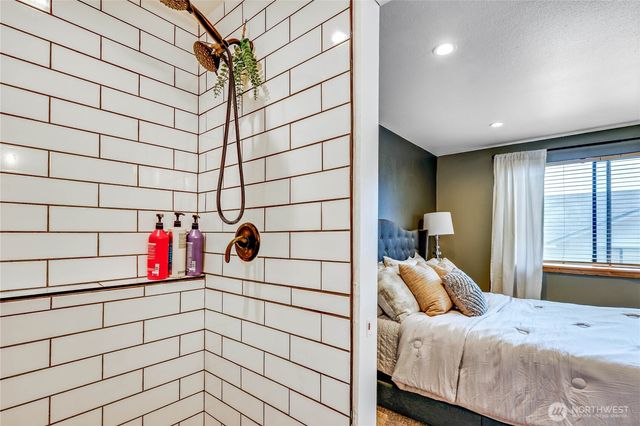 4060 SE Saxon Court, Port Orchard, WA 98366