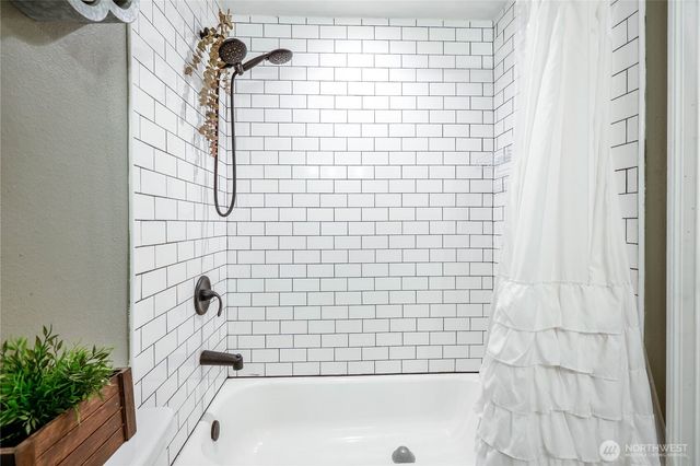 4060 SE Saxon Court, Port Orchard, WA 98366