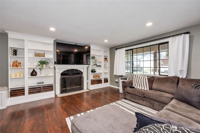 4060 SE Saxon Court, Port Orchard, WA 98366