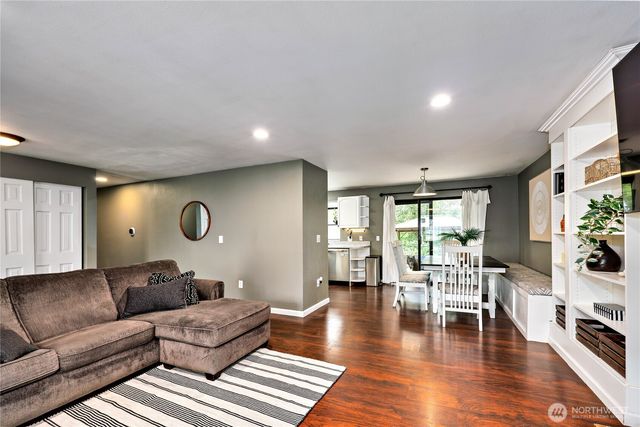 4060 SE Saxon Court, Port Orchard, WA 98366