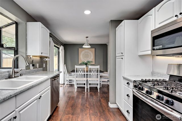 4060 SE Saxon Court, Port Orchard, WA 98366