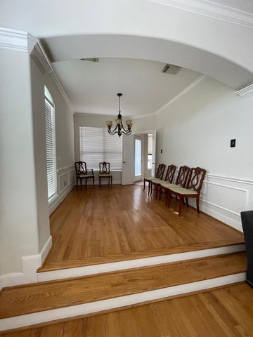 256 Westcott Street, Houston, TX 77007