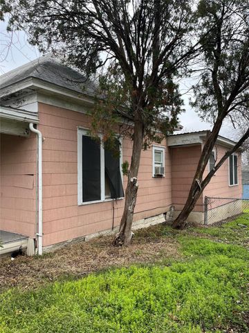 620 Washburn ST, Taylor, TX 76574