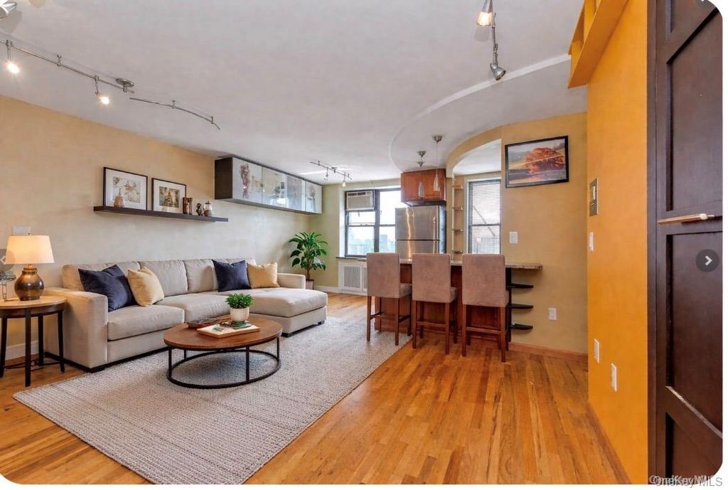 8340 Austin Street 7N, Kew Gardens, NY 11415