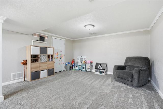 12200 Hollingsworth Road, Kansas City, KS 66109