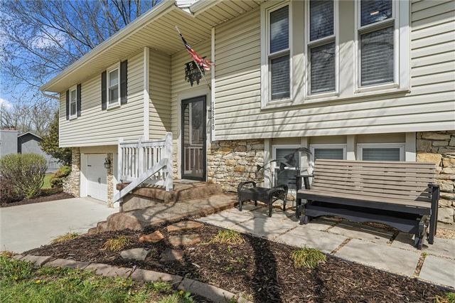 12200 Hollingsworth Road, Kansas City, KS 66109